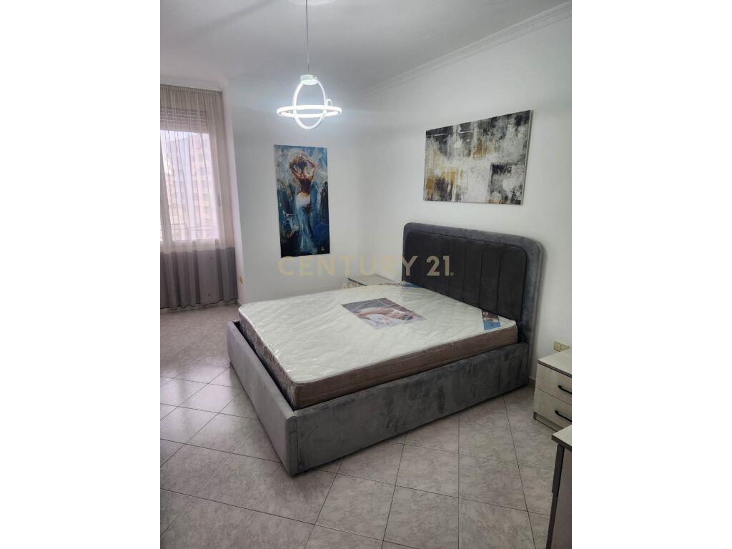 SHITET APARTAMENT 2+1 +2 TUALETE NE PLAZH DURRES !