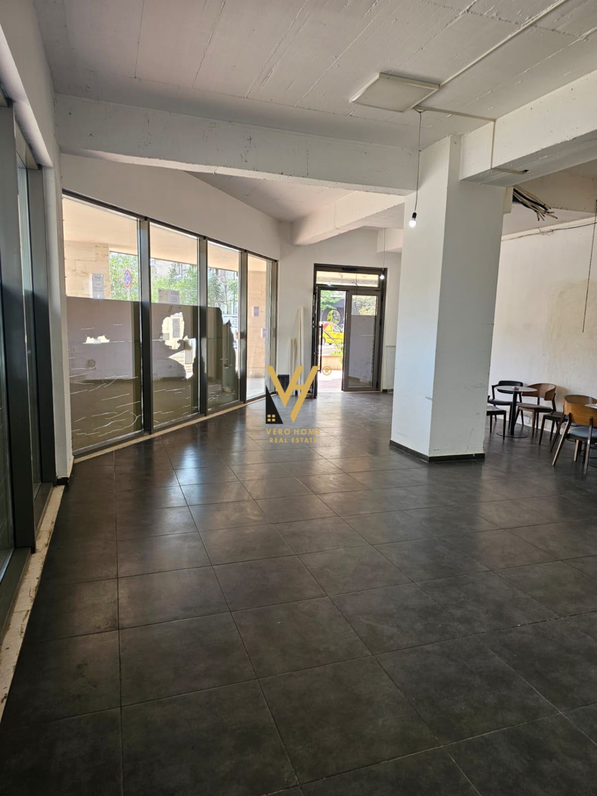 DYQAN 82 M2 TE RRUGA E DIBRES 260.000 EURO