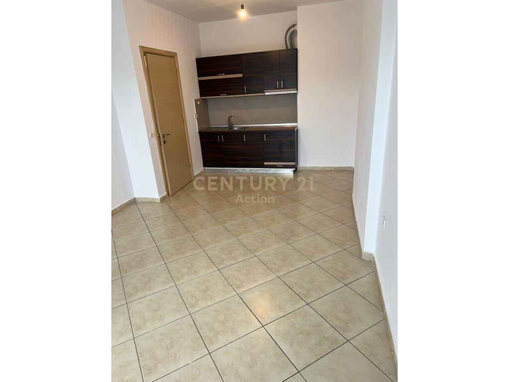 Jepet me qira apartment 1+1 Astir.