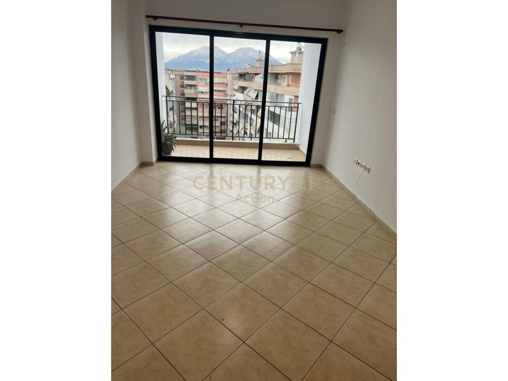 Jepet me qira apartment 1+1 Astir.