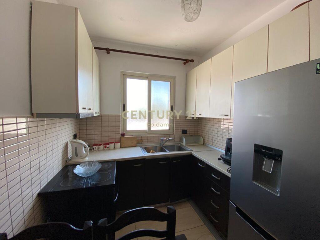 Apartament 2+1+2 me qira prane Spitalit, Durrës – !!