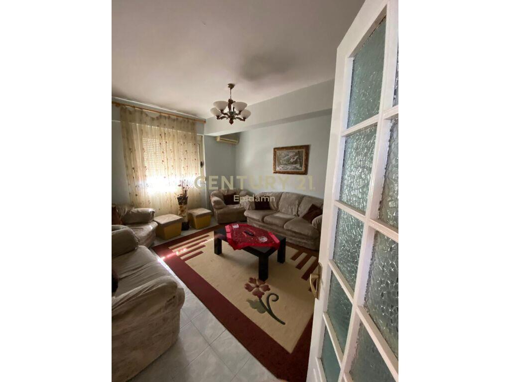 Apartament 2+1+2 me qira prane Spitalit, Durrës – !!