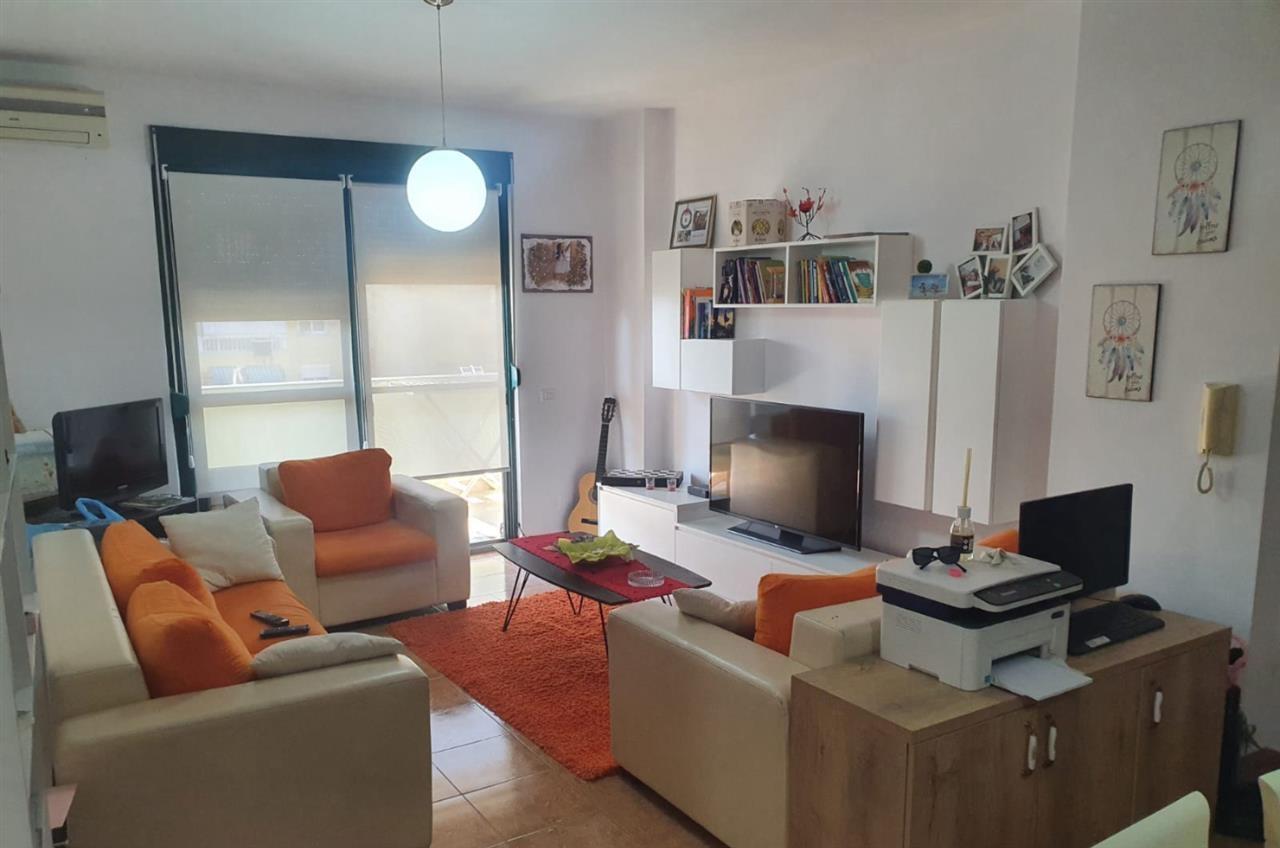 Jepet apartament 2+1 me qira tek Pazari i R