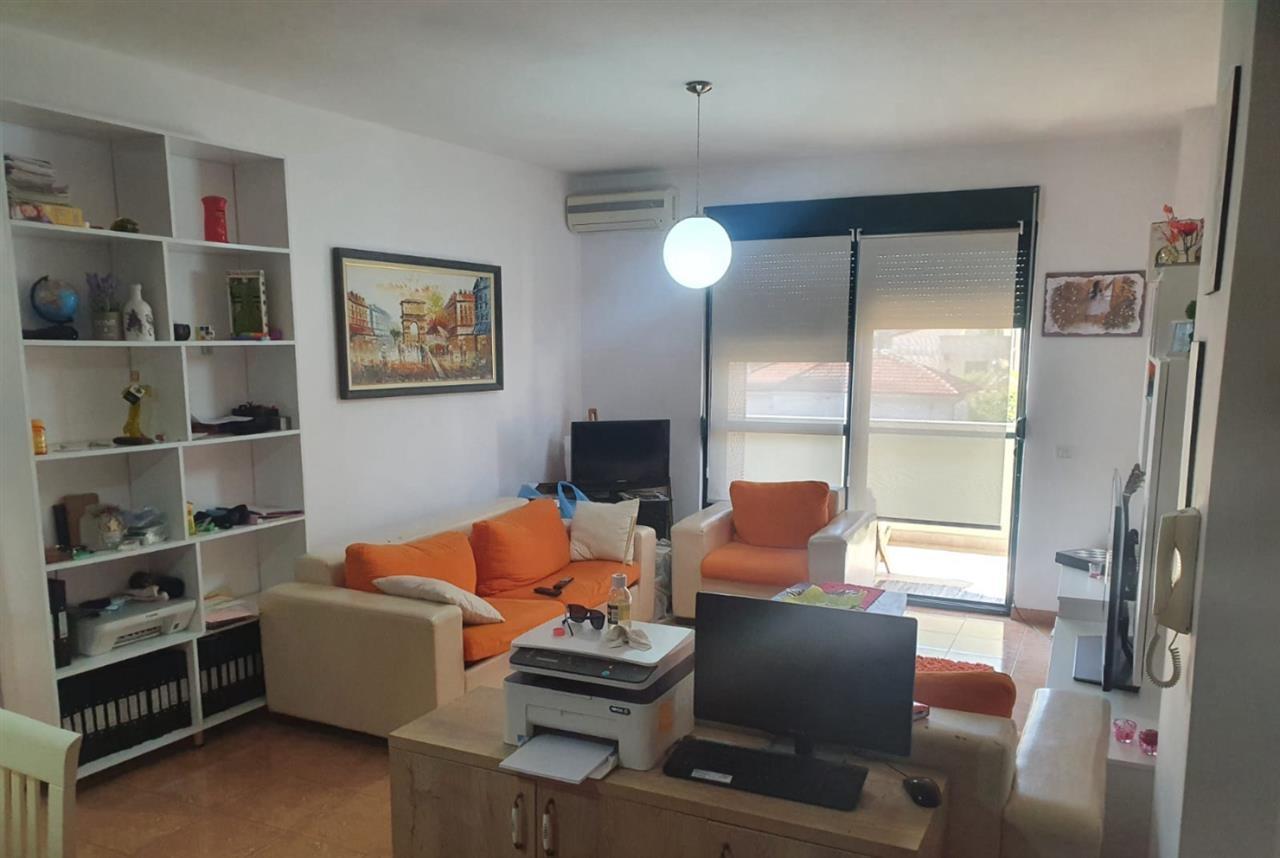 Jepet apartament 2+1 me qira tek Pazari i R