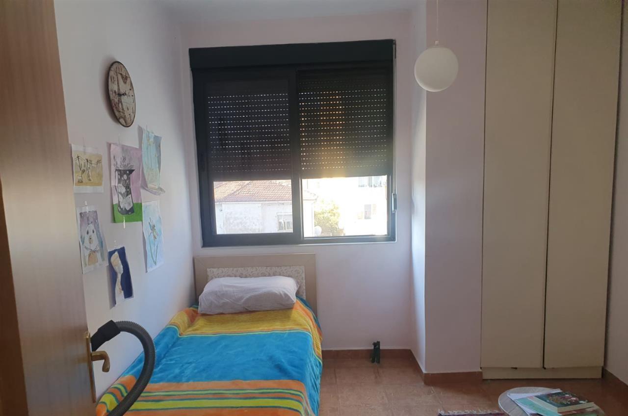 Jepet apartament 2+1 me qira tek Pazari i R