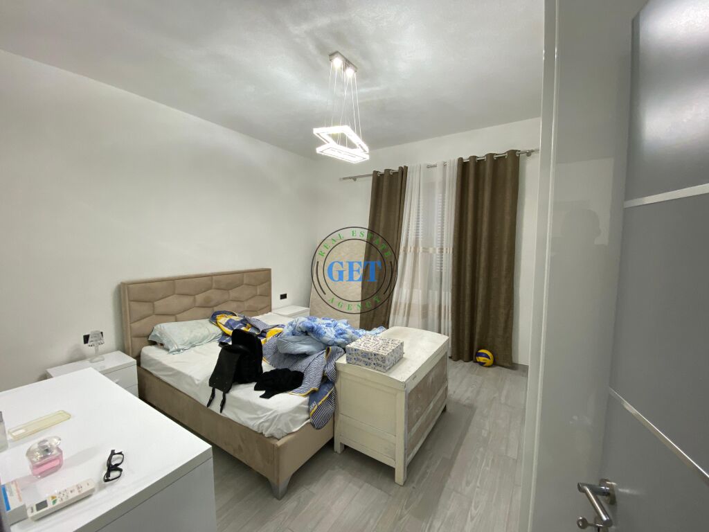 Shitet, Shtëpi Private 2-Katëshe, Shkozet