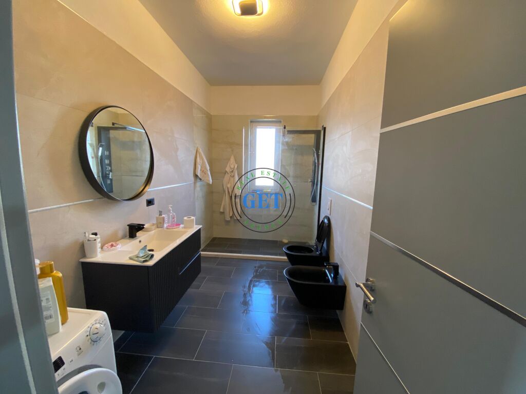 Shitet, Shtëpi Private 2-Katëshe, Shkozet