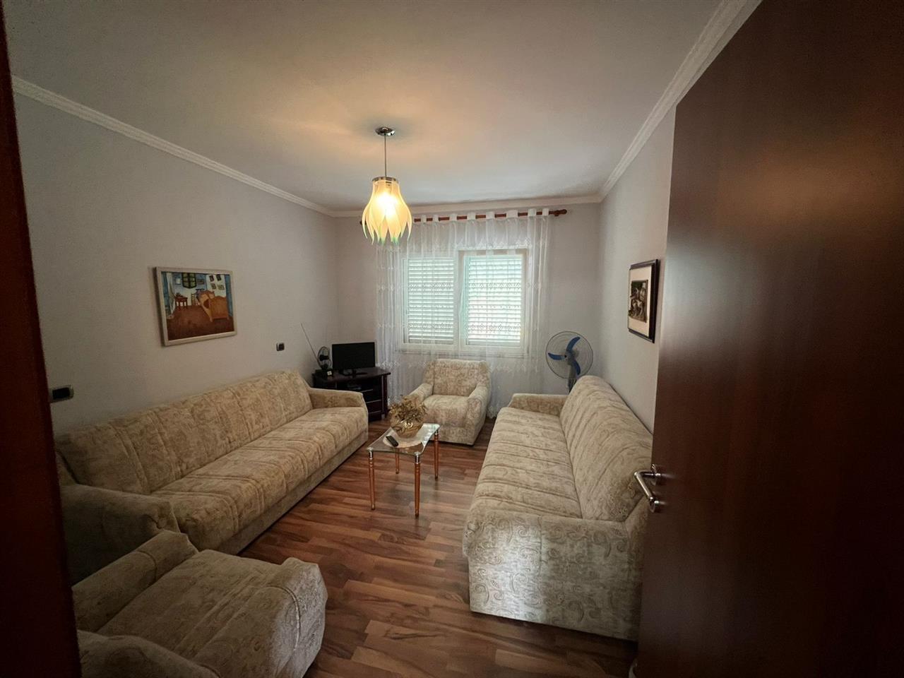 Shitet ap 3+1+2 tualete+3 ballkone+1 depo