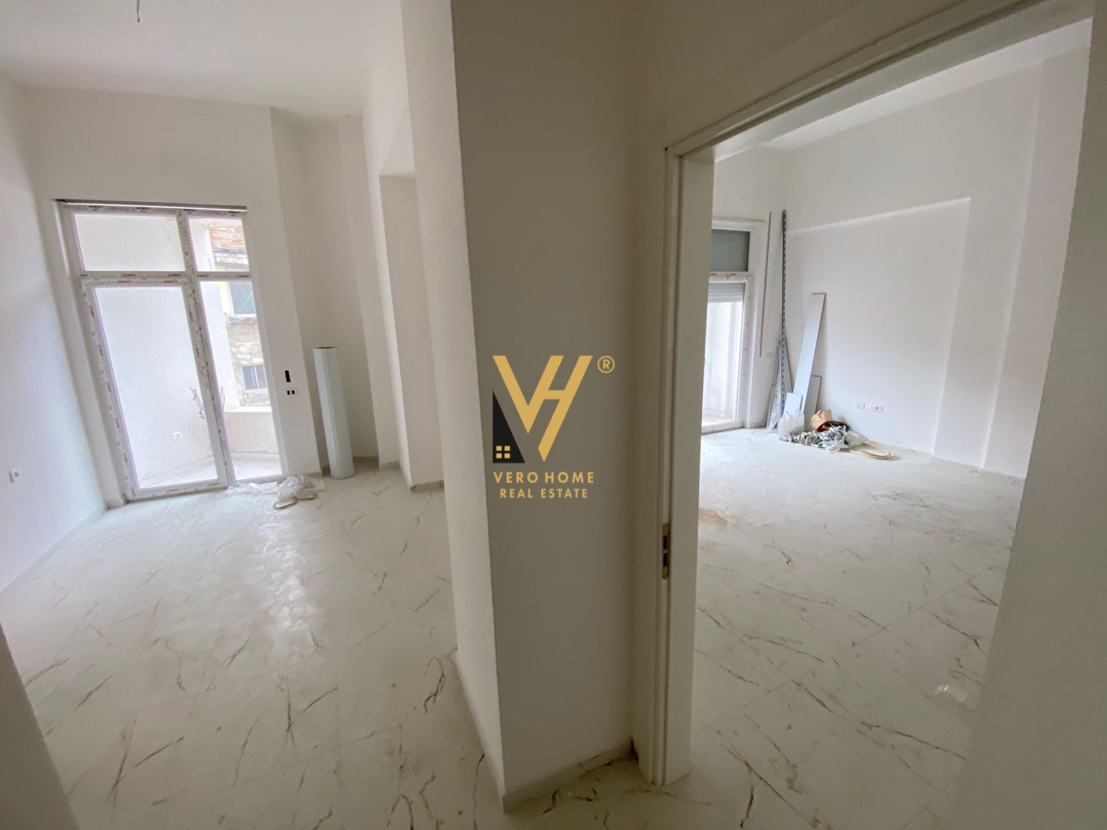 ZYRE 70 M2 ME QERA NE QENDER 600 EURO