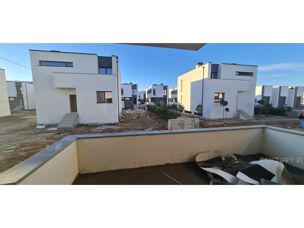 VILE TE TURQUOISE MARINA, GJIRI I LALEZIT!