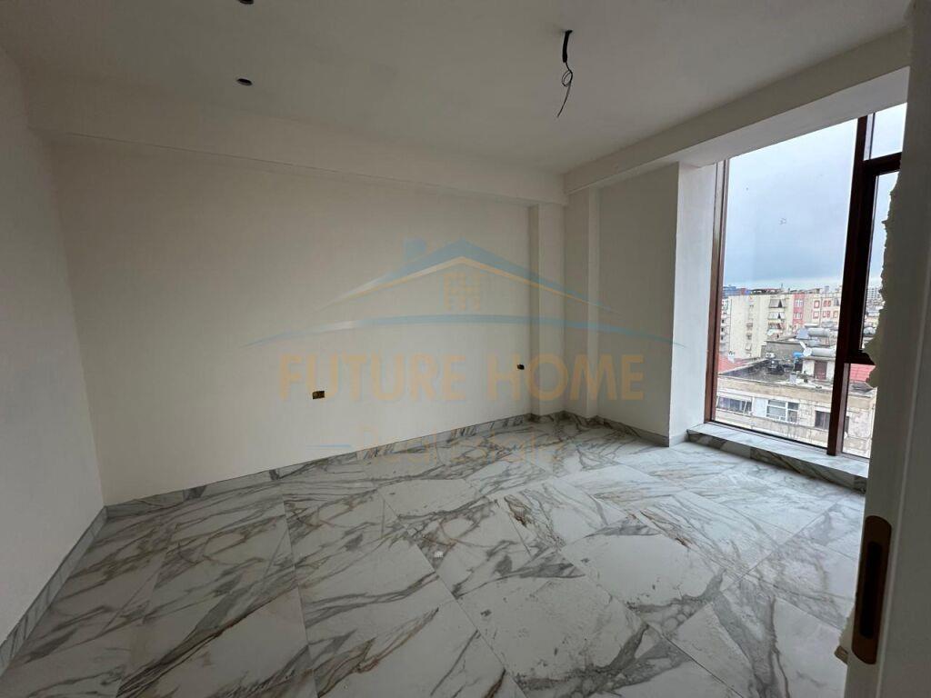 Shitet, Apartament 1+1, Rruga e Kavajës TIRANE