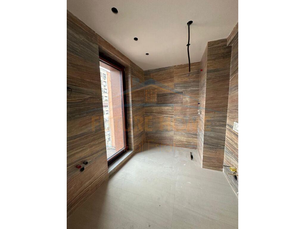 Shitet, Apartament 1+1, Rruga e Kavajës TIRANE