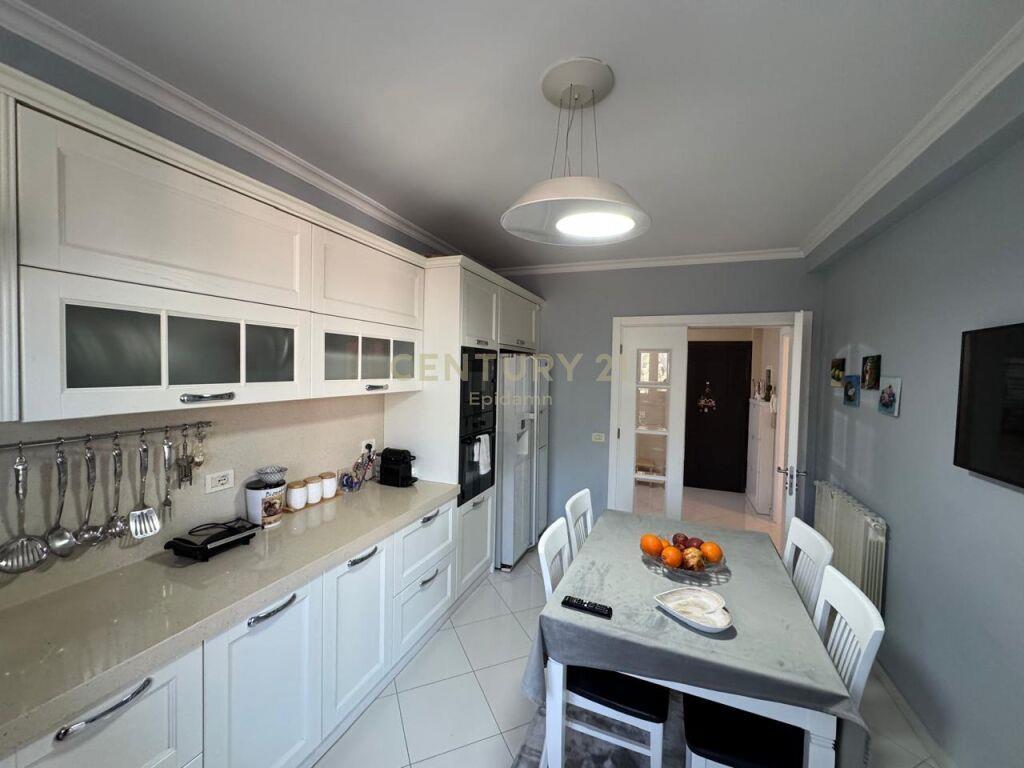 Exclusive !! Shitet super apartament 2+1+2 + Garazhd , në Vo