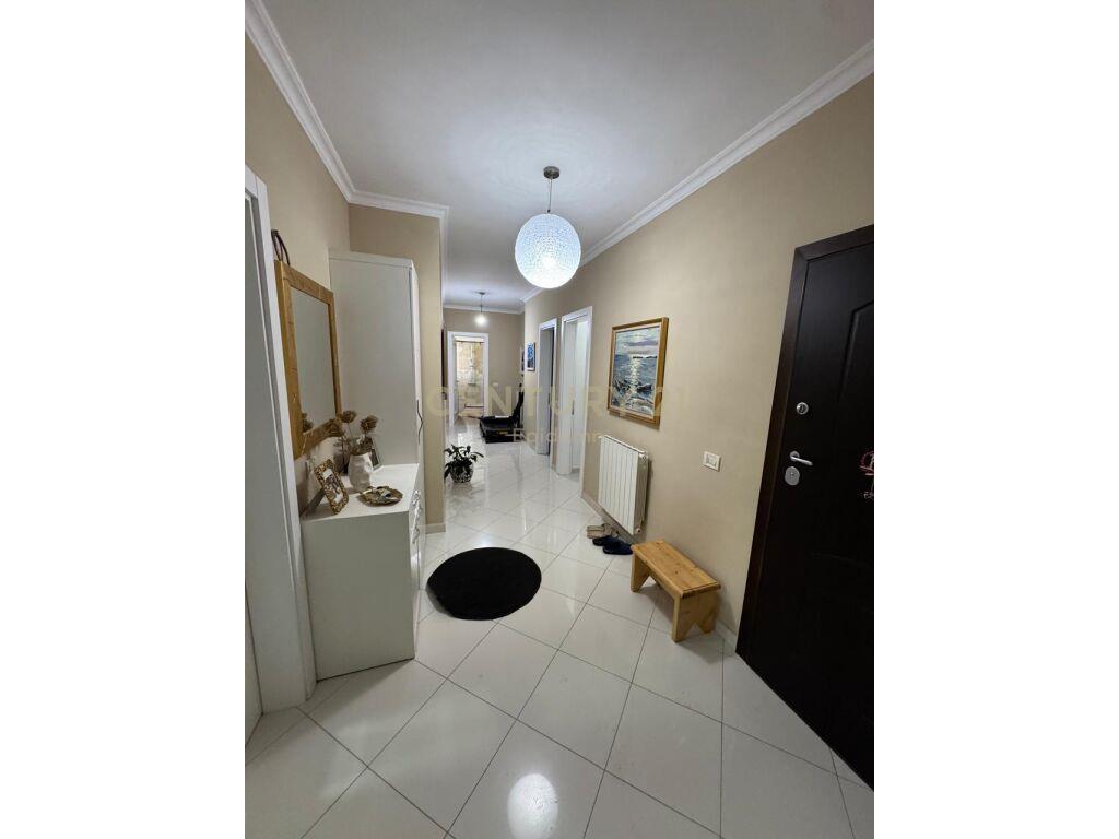 Exclusive !! Shitet super apartament 2+1+2 + Garazhd , në Vo