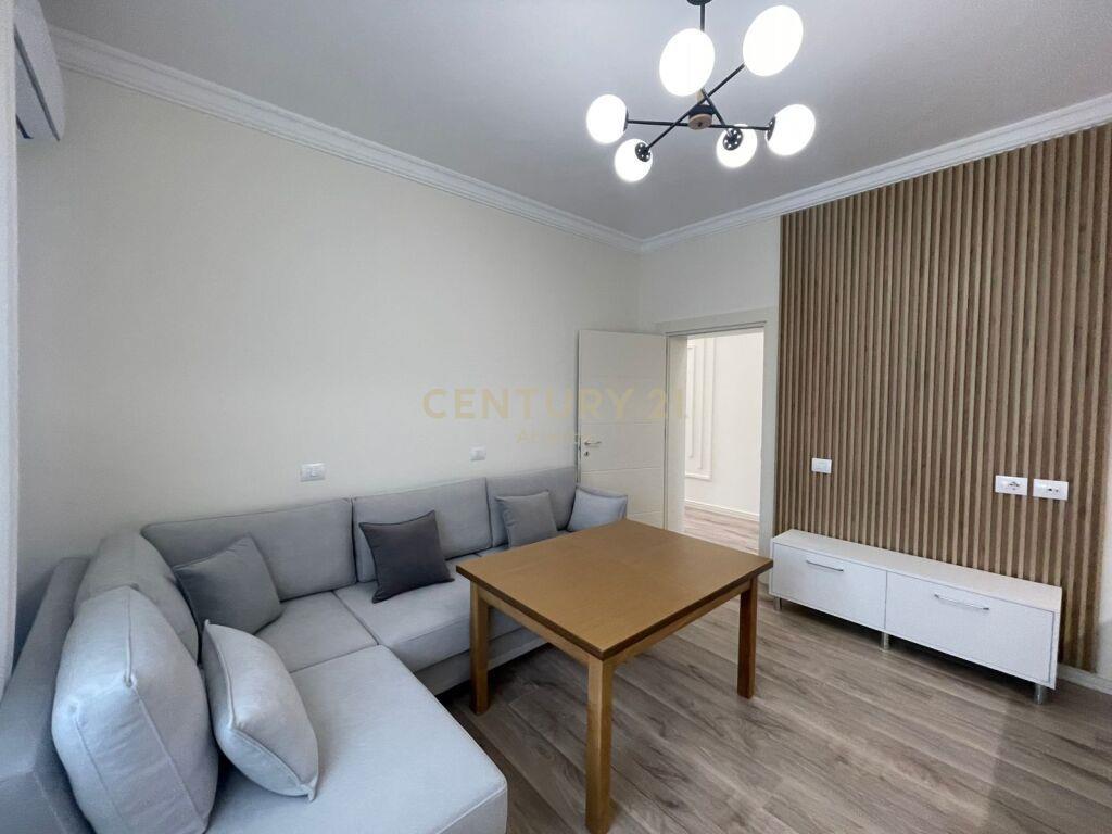 Jepet me qera kati 2-te i nje vile 4-teshe ne spitall