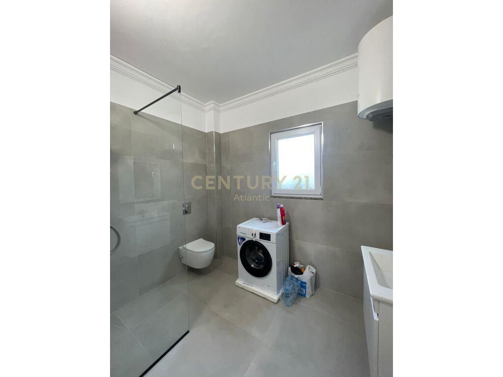 Jepet me qera kati 2-te i nje vile 4-teshe ne spitall