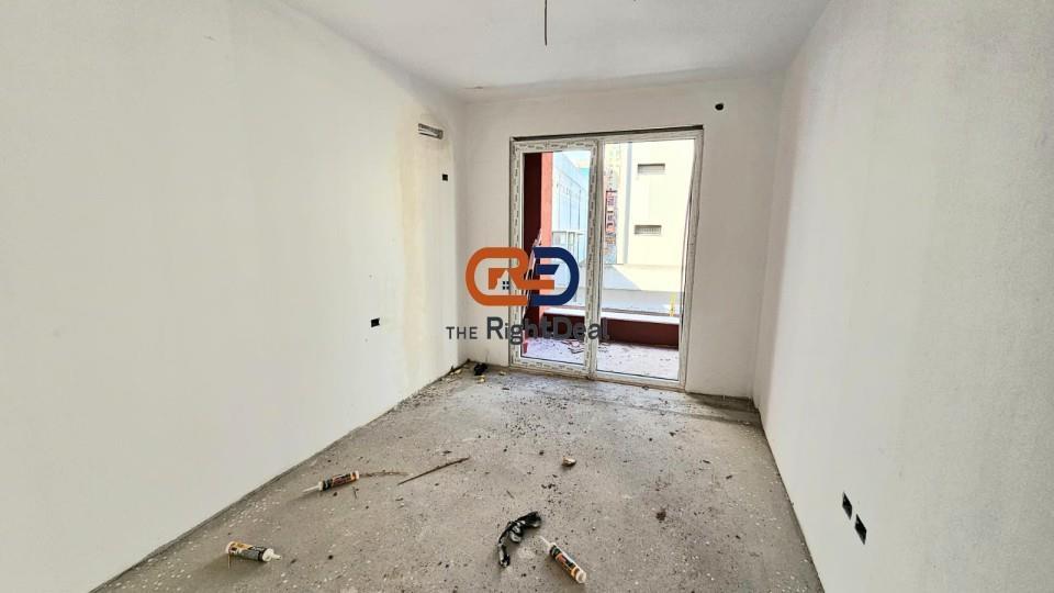 Ne Nje Nga Zonat Elitare Te Tiranes, Tek Stacioni I Trenit S