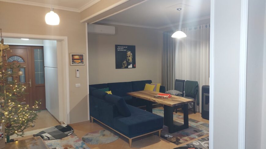 Jepet me qera apartament 4+1 Stacioni i trenit