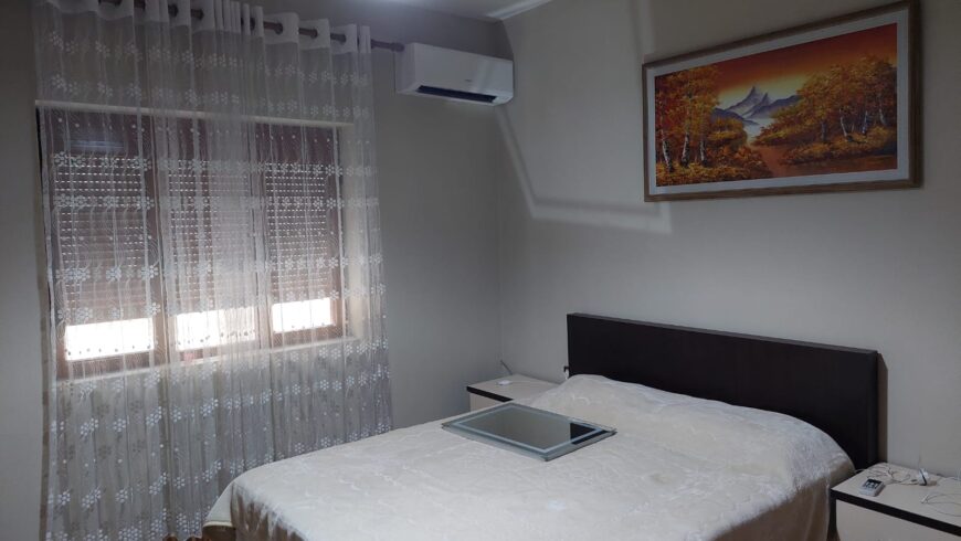 Jepet me qera apartament 4+1 Stacioni i trenit