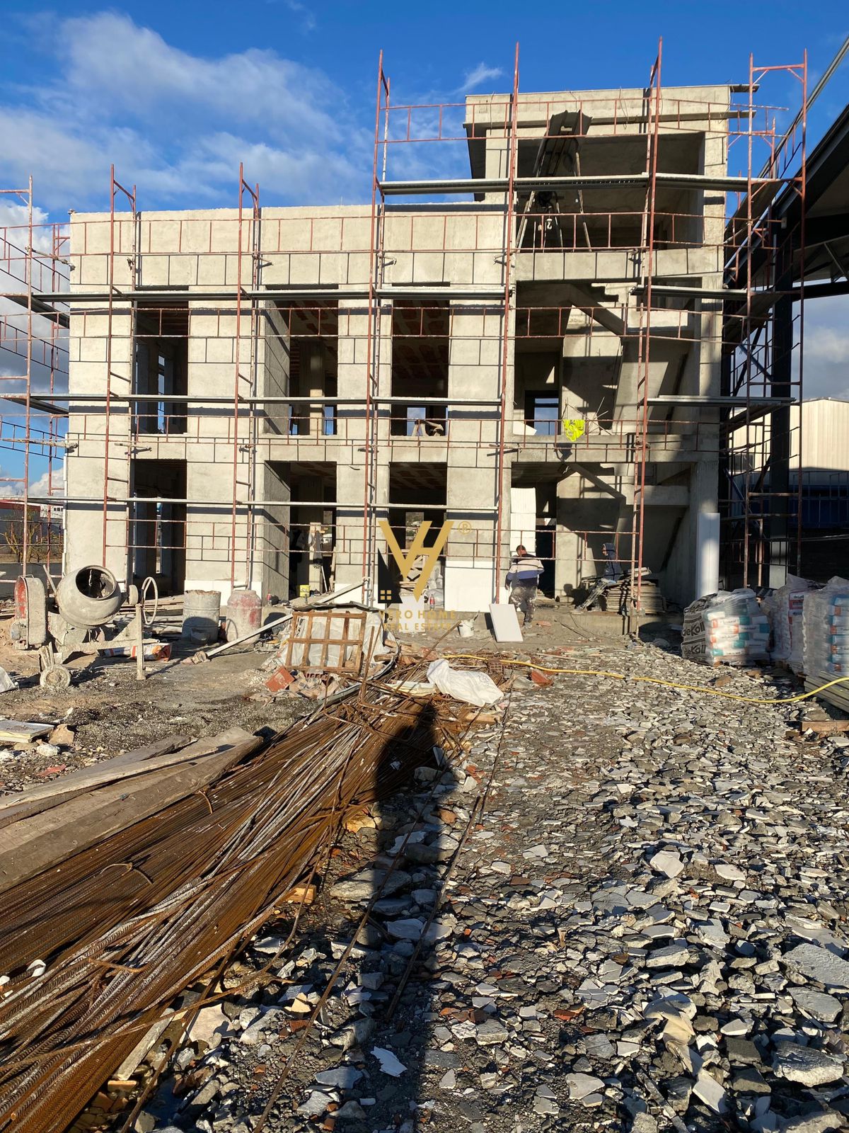 KAPANON,ZYRA ME QERA 1.500 M2 NE VAQARR 7.500 EURO