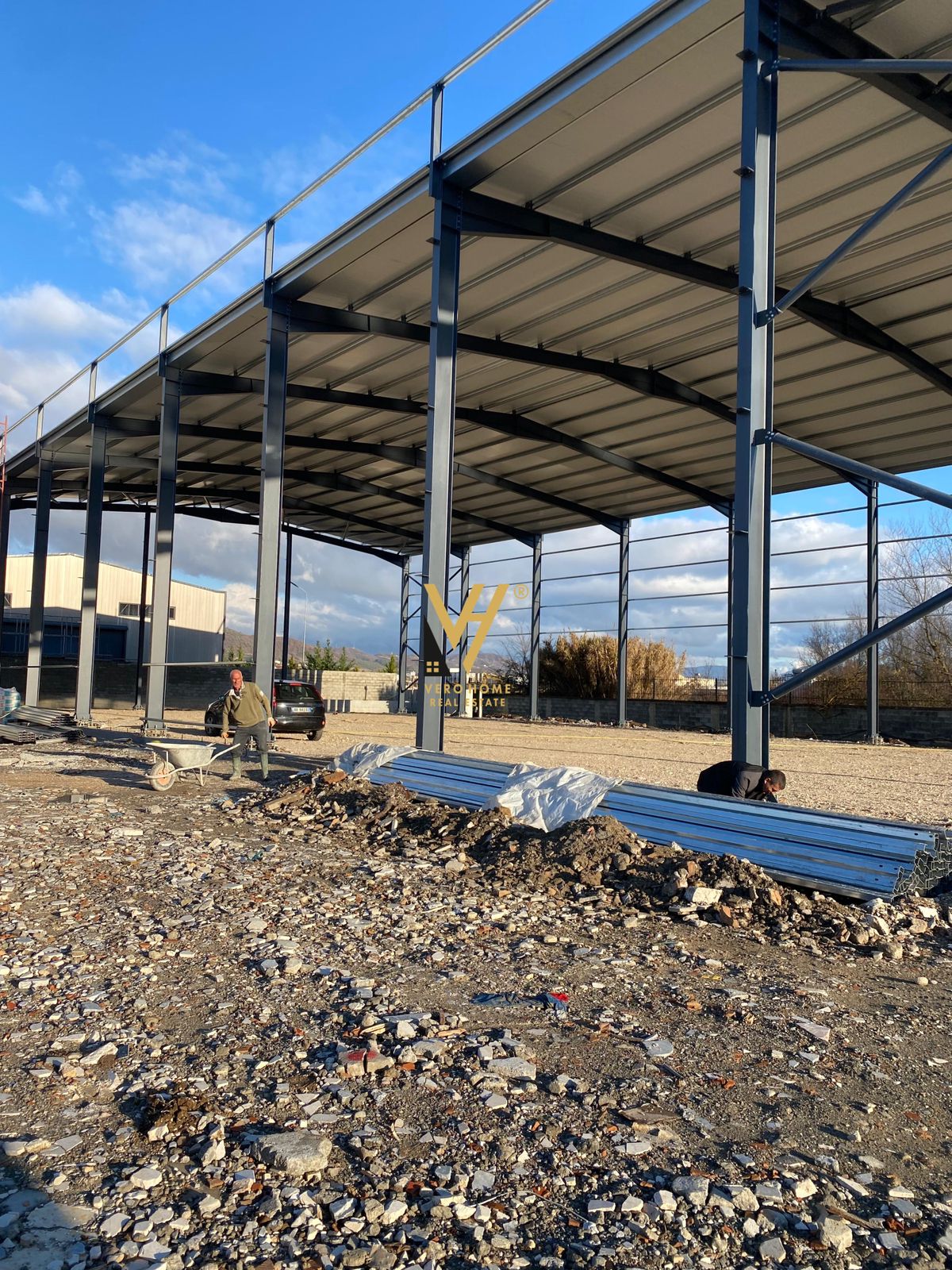 KAPANON,ZYRA ME QERA 1.500 M2 NE VAQARR 7.500 EURO