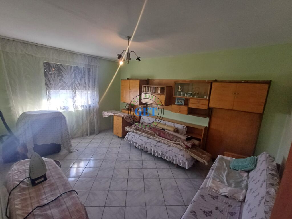 Shitet Apartament 2+1,Prane Shkolles “Qemal Mici