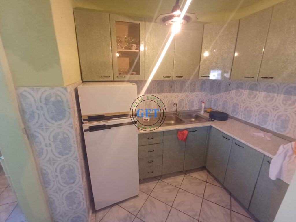 Shitet Apartament 2+1,Prane Shkolles “Qemal Mici