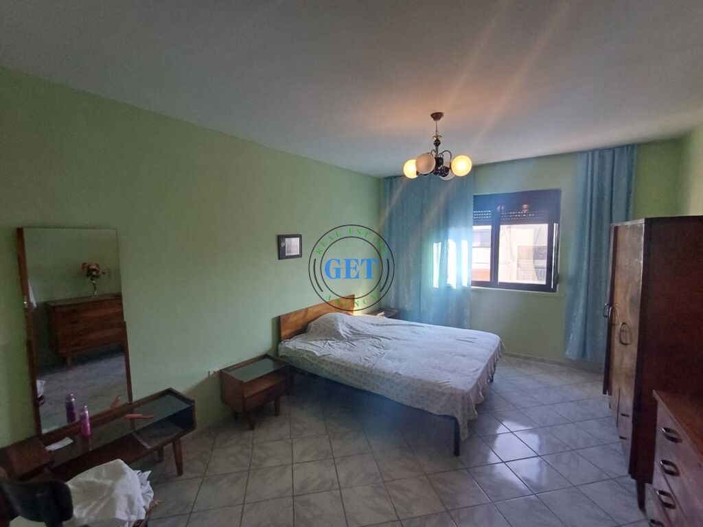 Shitet Apartament 2+1,Prane Shkolles “Qemal Mici