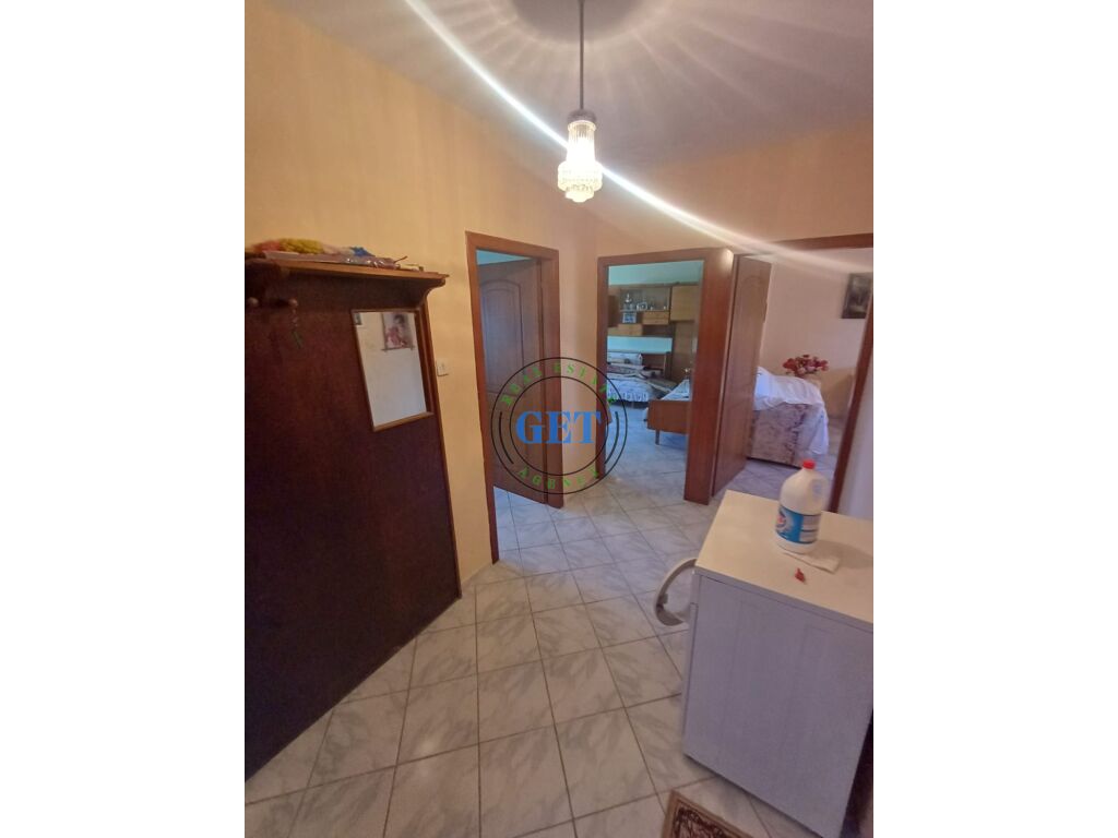 Shitet Apartament 2+1,Prane Shkolles “Qemal Mici