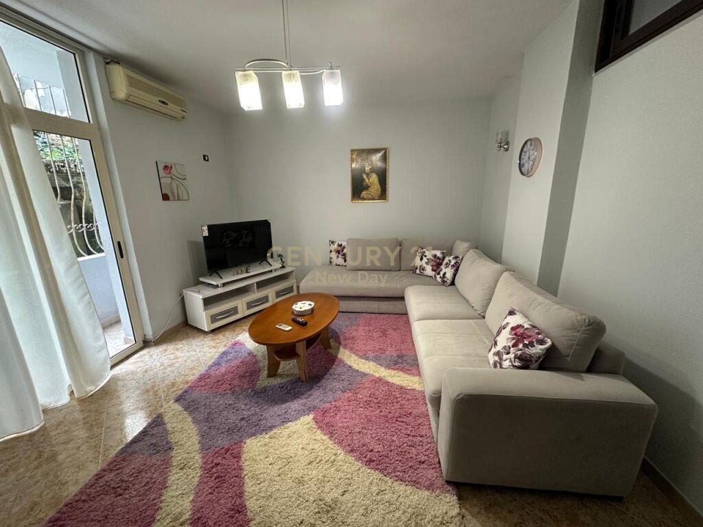 Jepet me qira apartament 1+1 ne Durres