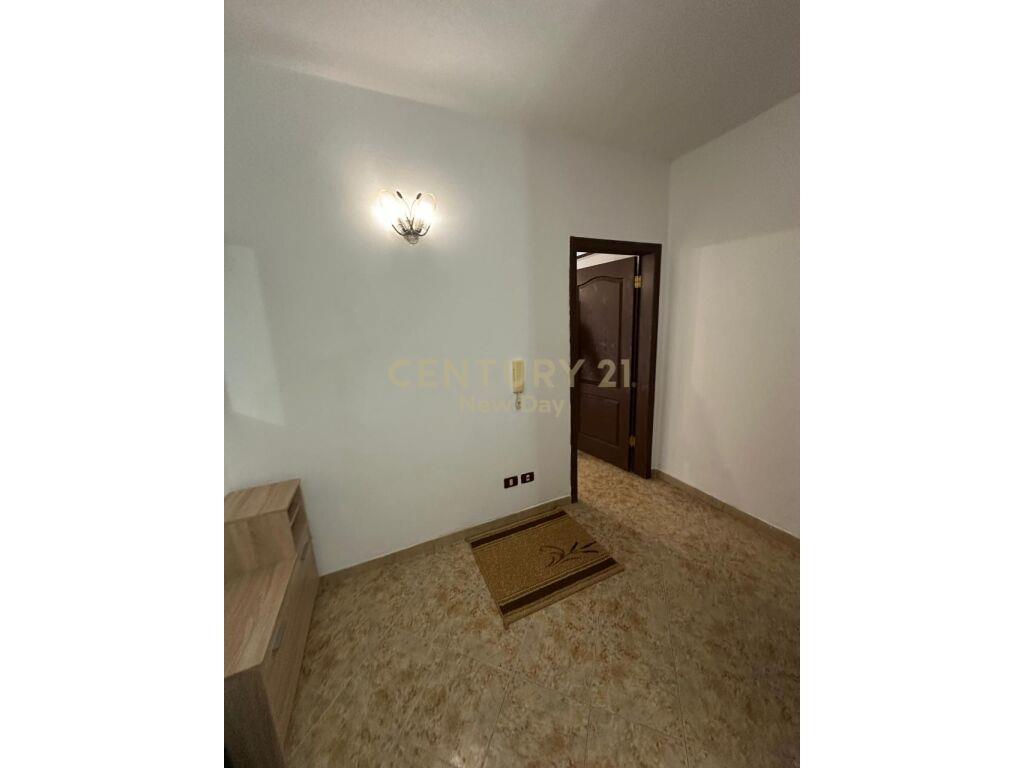 Jepet me qira apartament 1+1 ne Durres