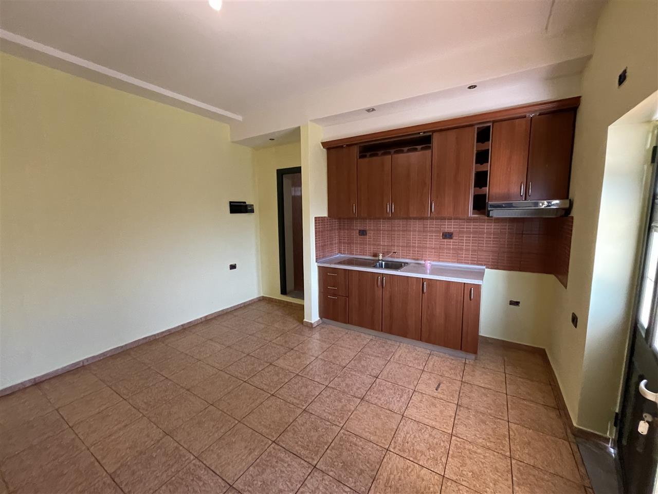 Jep shtepi me qera 1+1