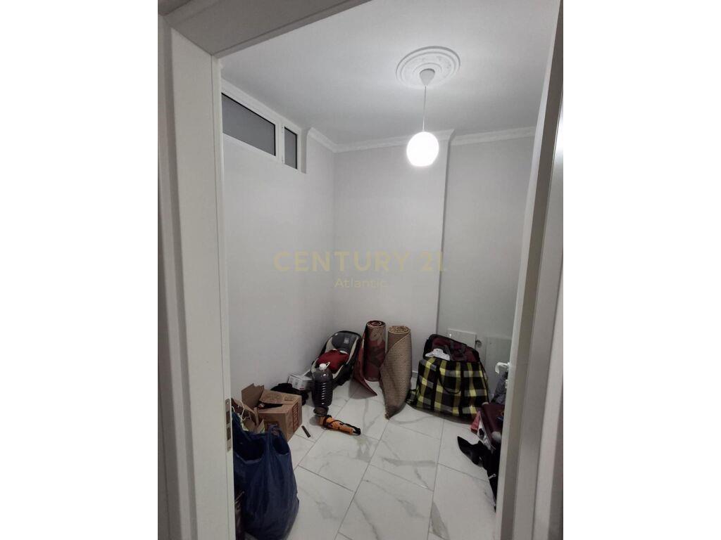 JEPET ME QIRA APARTAMENT 2+1 RROTA KUQEE PLAZH DURRES !