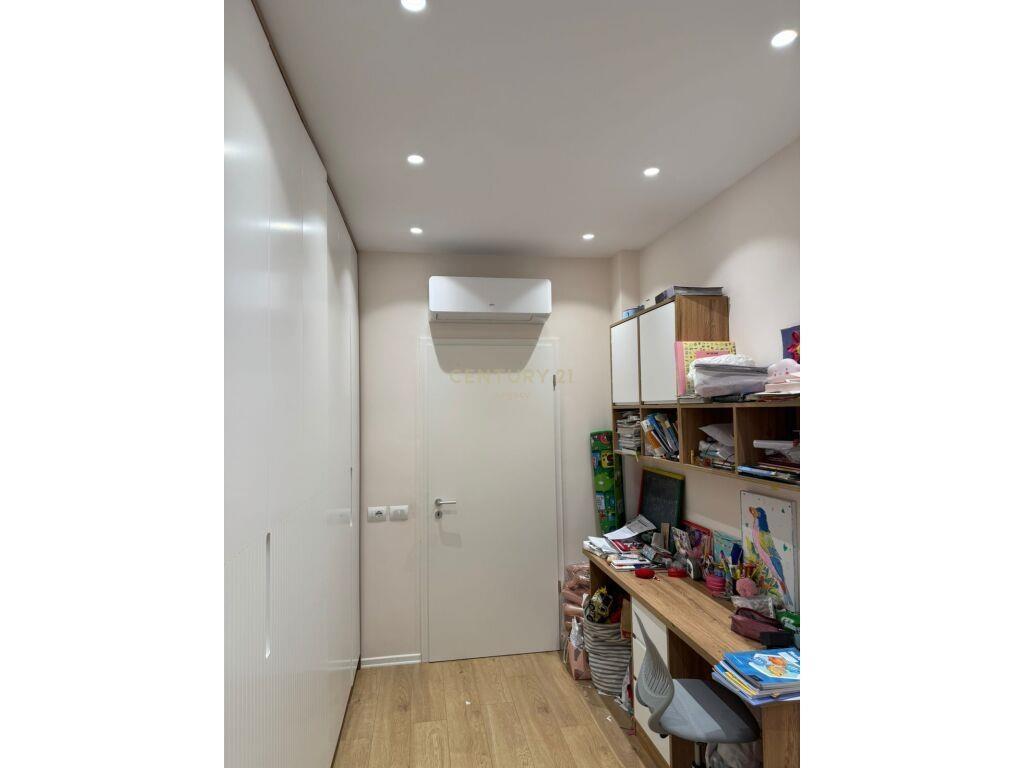 Apartament 2+1+2 + Post Parkimi për Qira Tek Siri Kodra