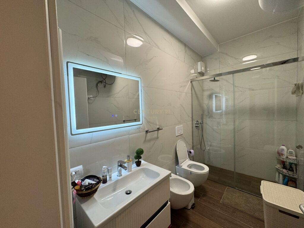 Apartament 2+1+2 + Post Parkimi për Qira Tek Siri Kodra