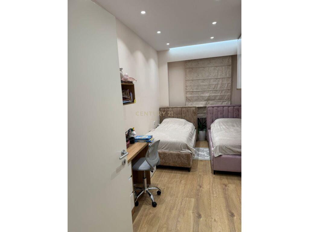 Apartament 2+1+2 + Post Parkimi për Qira Tek Siri Kodra