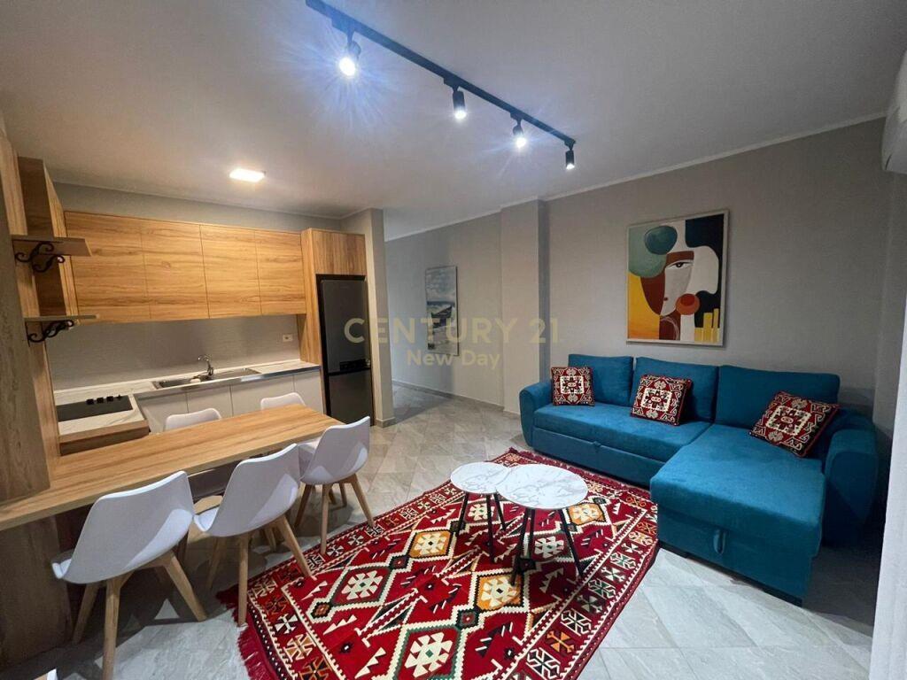 Shitet apartament 2+1 me pamje deti ne Plazh.