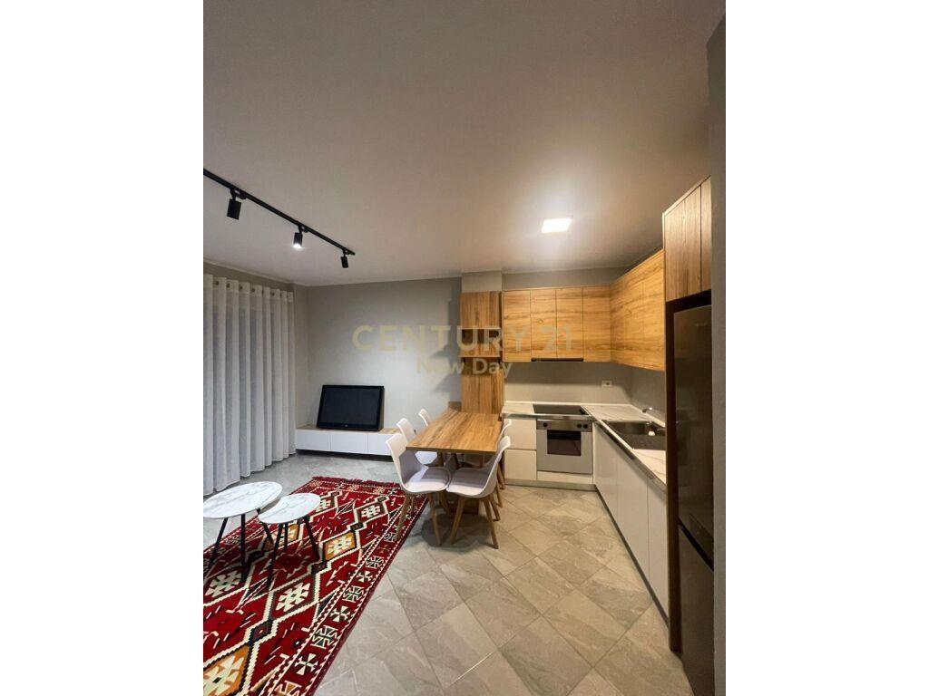 Shitet apartament 2+1 me pamje deti ne Plazh.