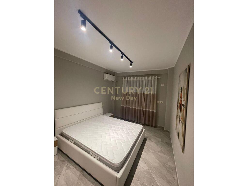 Shitet apartament 2+1 me pamje deti ne Plazh.