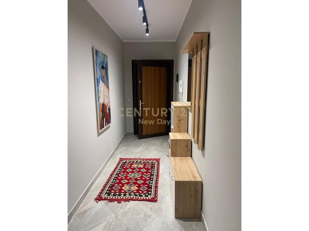 Shitet apartament 2+1 me pamje deti ne Plazh.