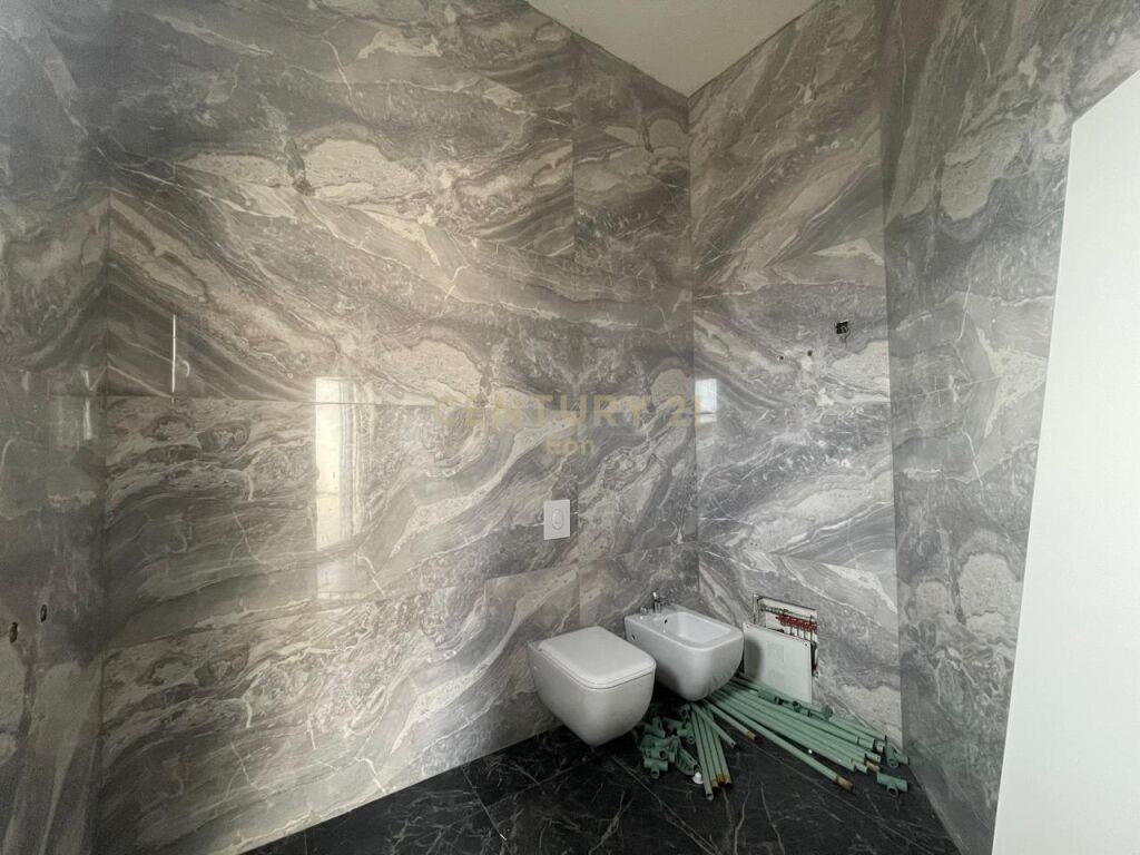 Apartament Pamje Deti për Shitje te Rruga e re e Portit, Dur