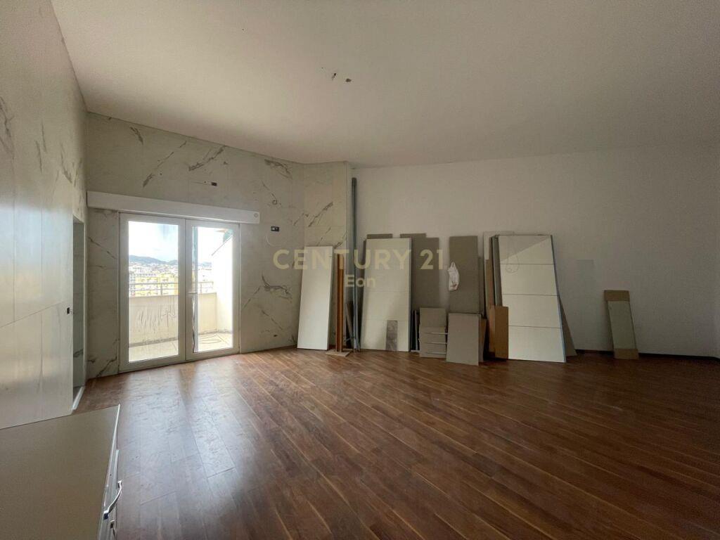 Apartament Pamje Deti për Shitje te Rruga e re e Portit, Dur