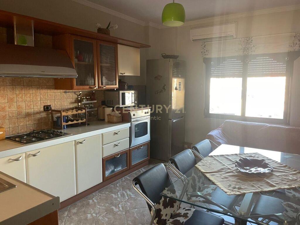 Jepet me Qira Apartament 2+1 te Ish Rajoni Policisë