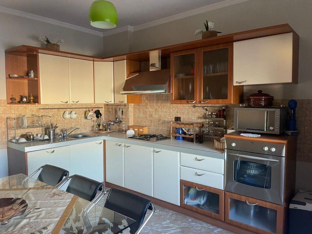 Jepet me Qira Apartament 2+1 te Ish Rajoni Policisë