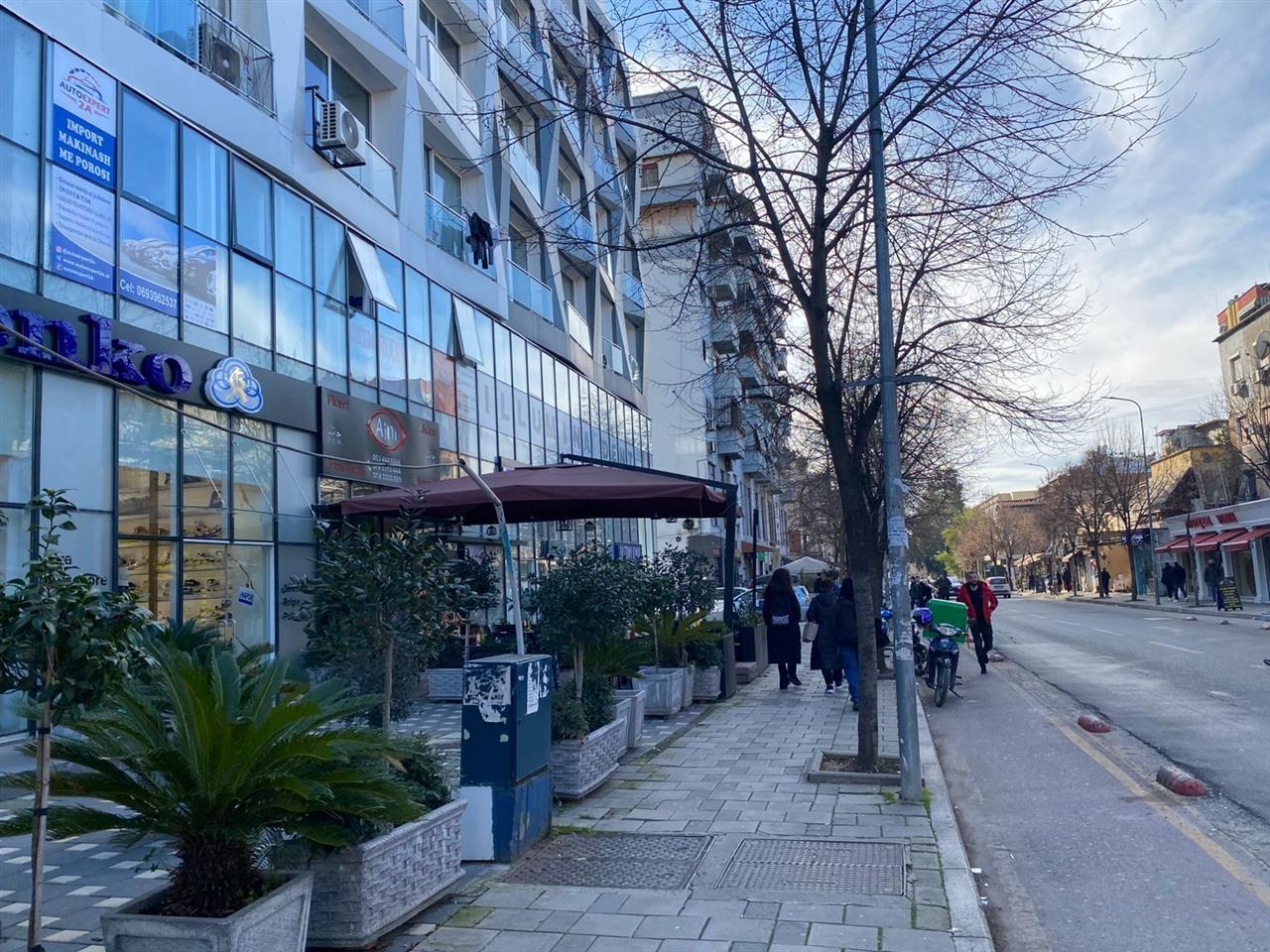 Shitet apartament 1+1 ne rrugen e Dibres Tirane