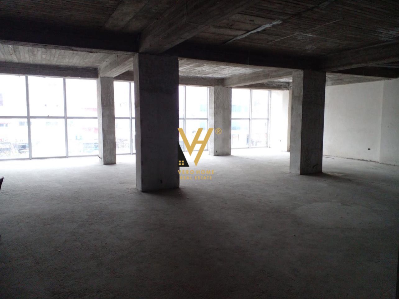 SHITET DYQAN 410 M2 NE FIER 600.000 EURO