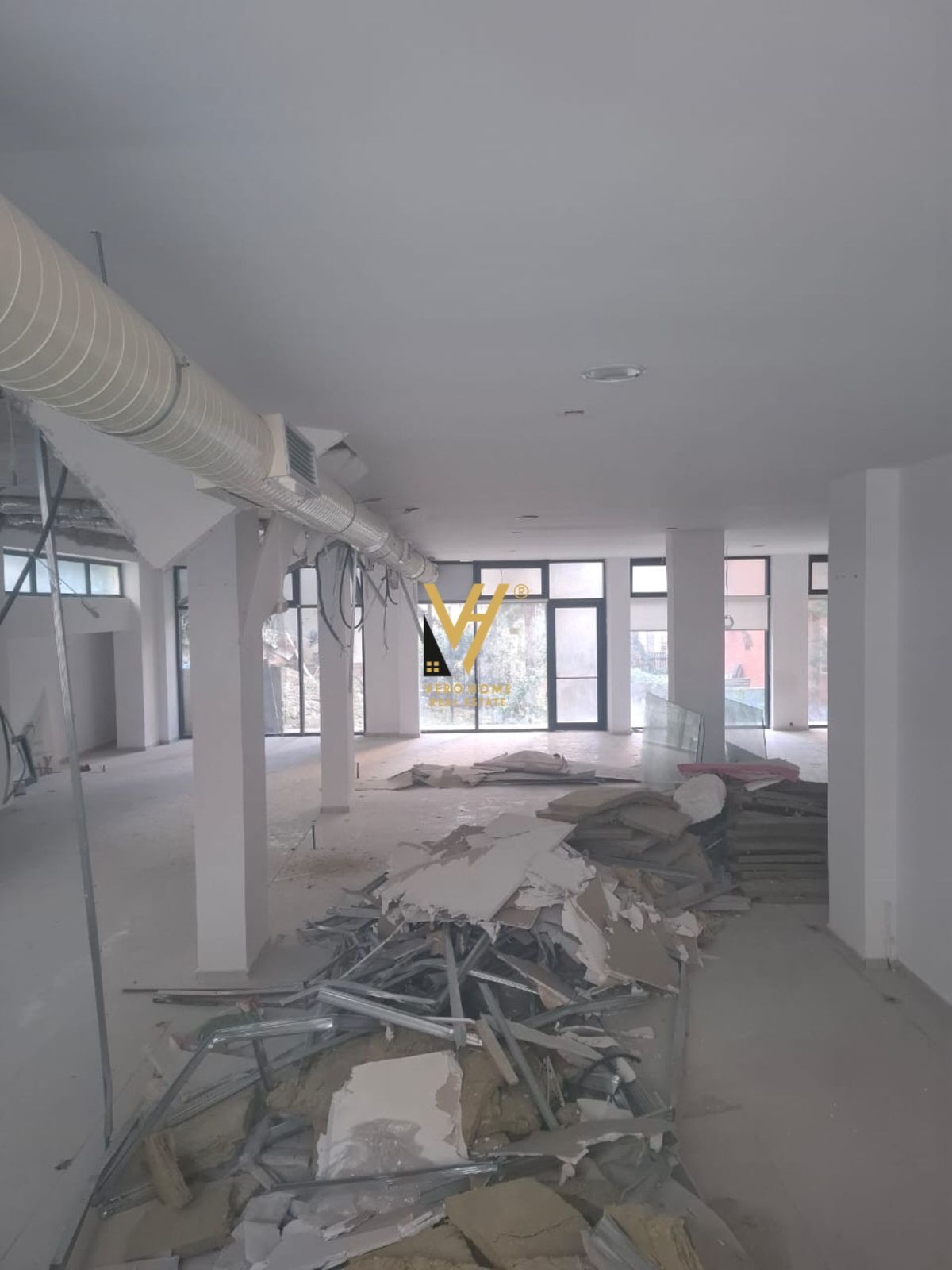 70 M2 ME QERA TE LAKE VIEW 1.800 EURO