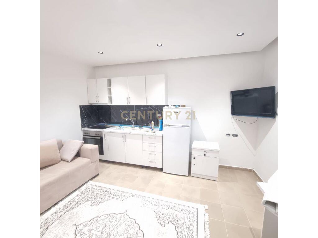 JEPET ME QIRA KATI I PARE I NJE SHTEPIE DY KATESHE TEK LAGJA