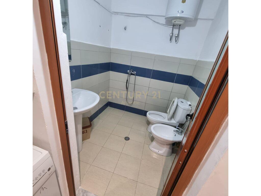 JEPET ME QIRA KATI I PARE I NJE SHTEPIE DY KATESHE TEK LAGJA