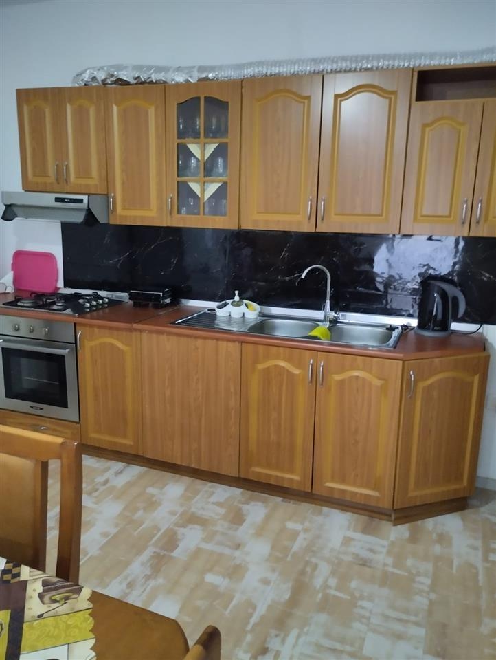 2+1 me qera afer piceri 2 engjejt